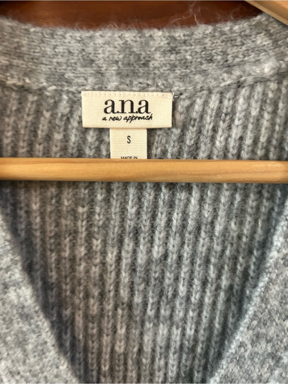 A.n.a Gray Ribbed Button-Front Knit Vest size small #1136 - Picture 5 of 7